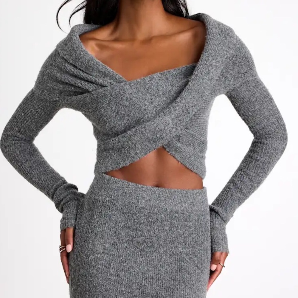 NWT Lulu's Off-the-Shoulder Twisted Cropped Sweater